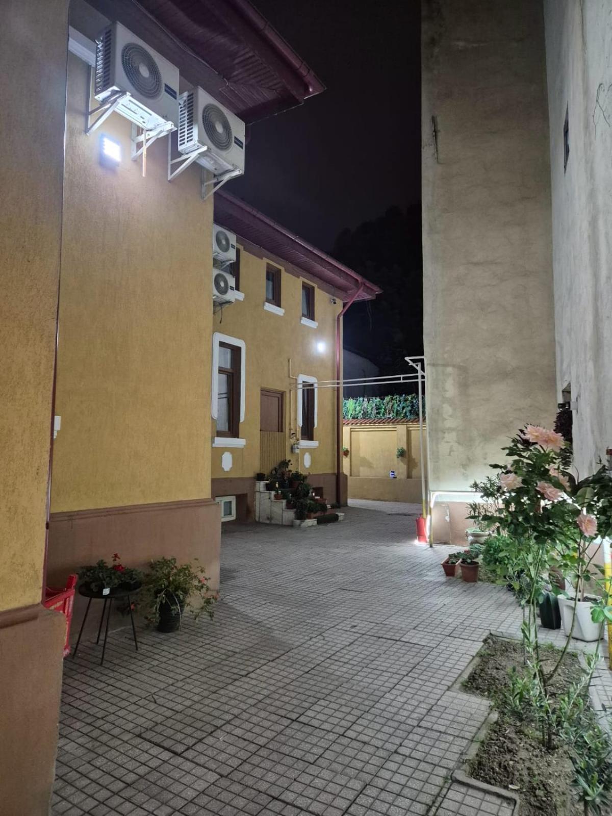 Boutique Old 4 * Bucarest